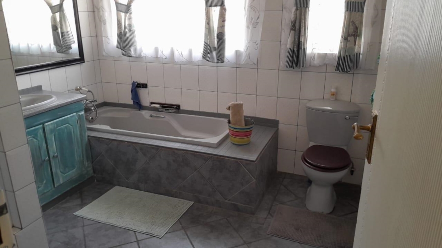 5 Bedroom Property for Sale in Riebeeckstad Free State